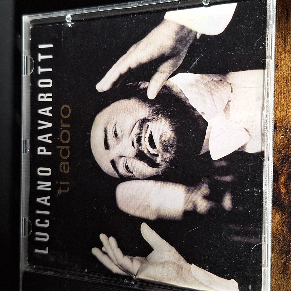 LUCIANO PAVAROTTI